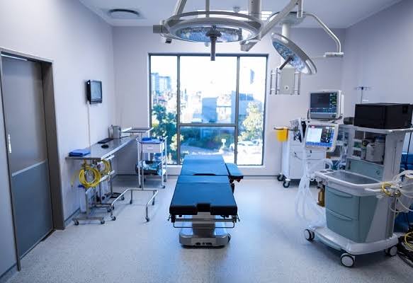 सामान्य आणि लॅप्रोस्कोपिक शस्त्रक्रिया