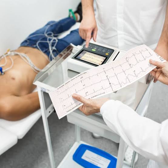 इलेक्ट्रोकार्डिओग्राम (ECG)