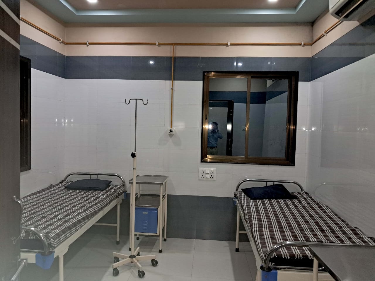वातानुकूलित पेशंट रूम