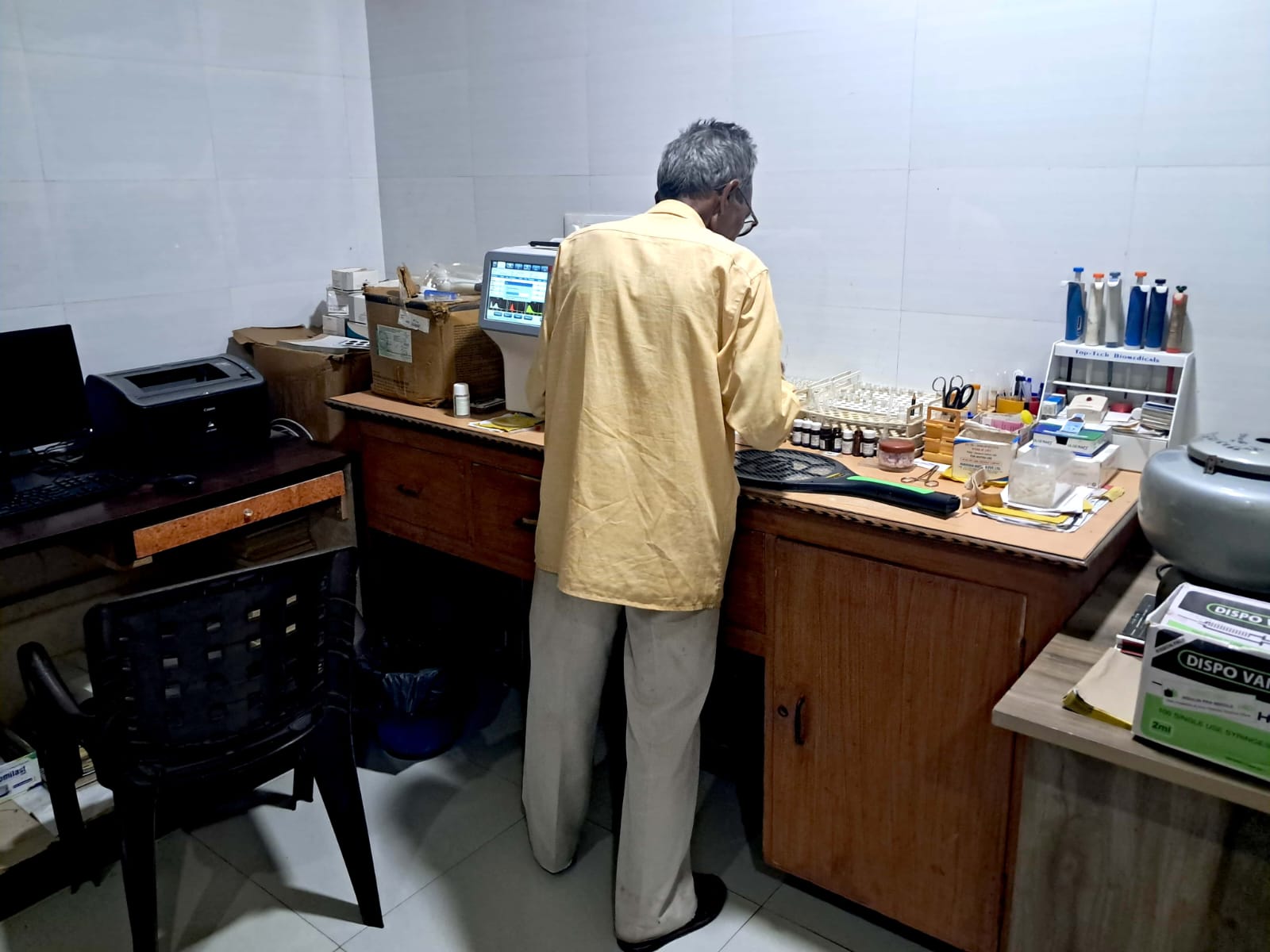 अत्याधुनिक प्रयोगशाळा (लॅबोरेटरी)