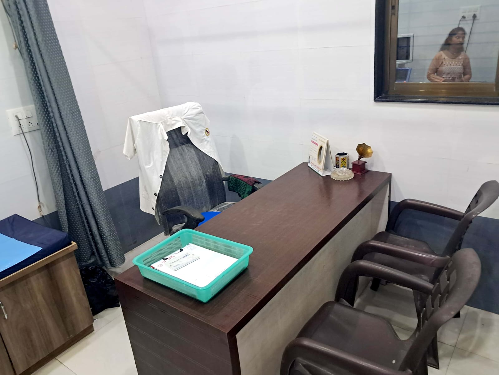 तपासणी कक्ष (कन्सल्टिंग रूम)